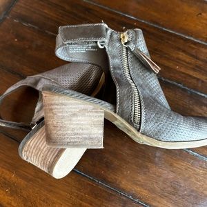 Leather comfortable heel slide ankle strap